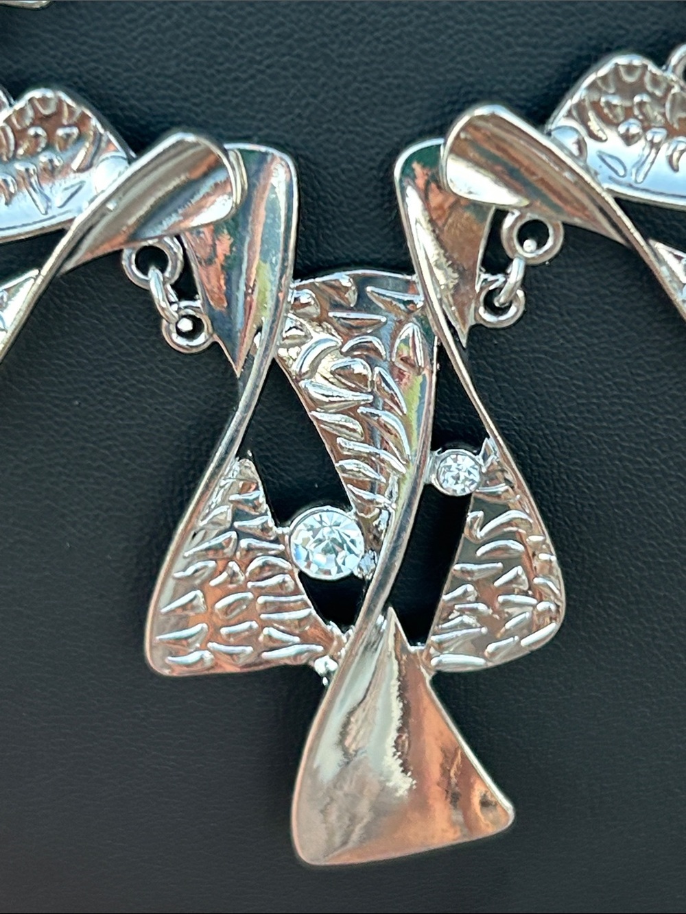 Paparazzi SANDS OF TIME Rhinestone and Silvertone necklace - Picture 5 of 7